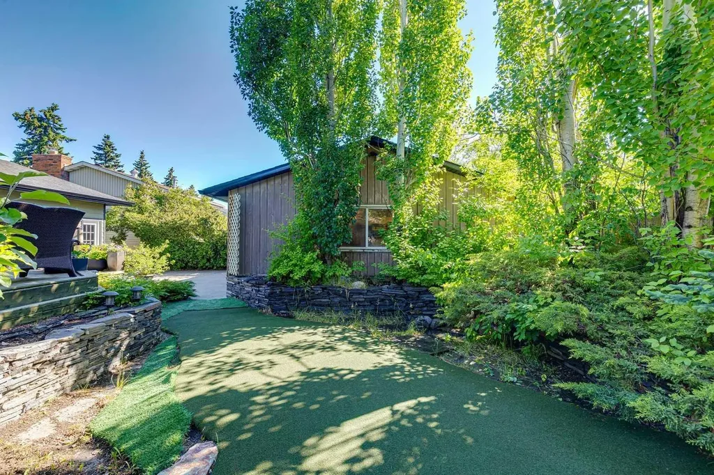 10220 Brookpark Boulevard SW Calgary AB T2W 2P7