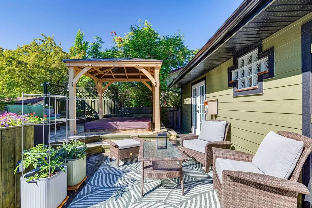 10220 Brookpark Boulevard SW Calgary AB T2W 2P7