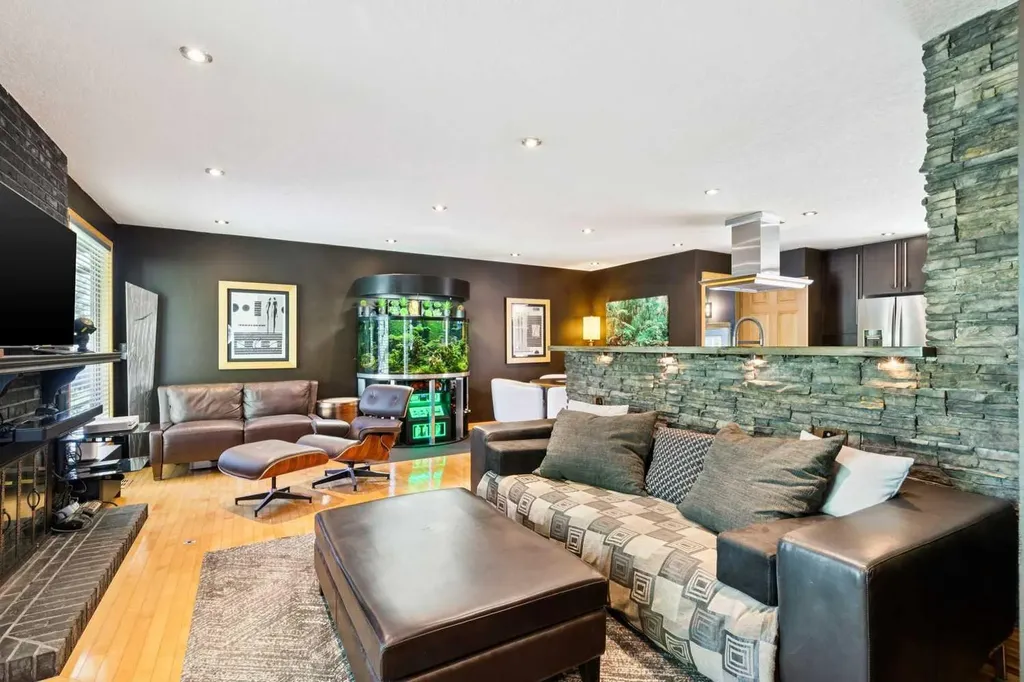 10220 Brookpark Boulevard SW Calgary AB T2W 2P7