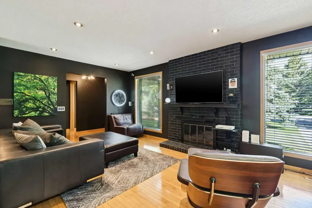 10220 Brookpark Boulevard SW Calgary AB T2W 2P7