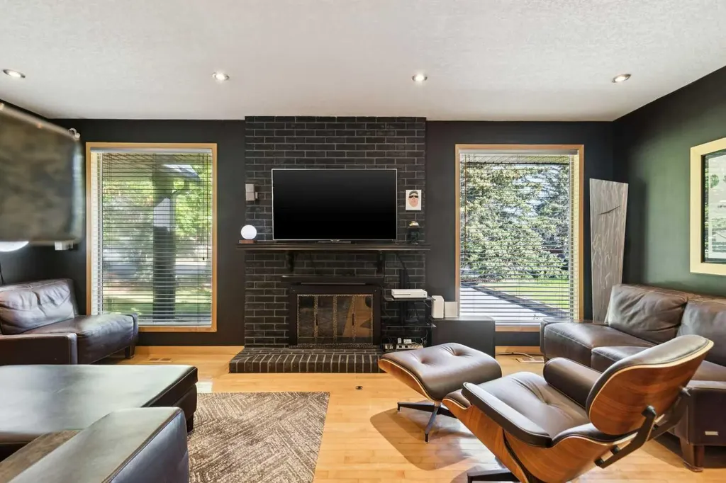 10220 Brookpark Boulevard SW Calgary AB T2W 2P7