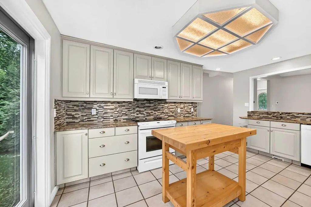 3721 44a Avenue Red Deer AB T4N 3K5