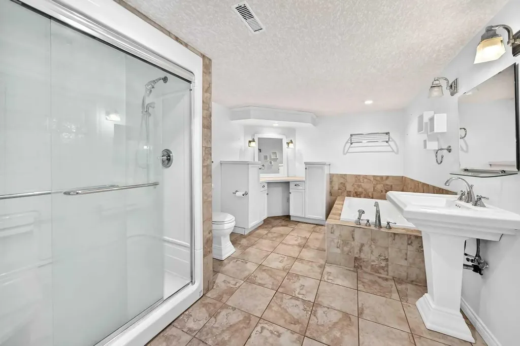 3721 44a Avenue Red Deer AB T4N 3K5