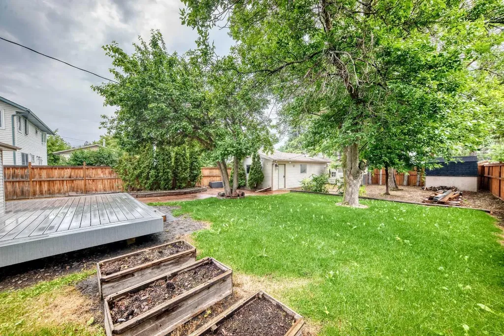 3721 44a Avenue Red Deer AB T4N 3K5