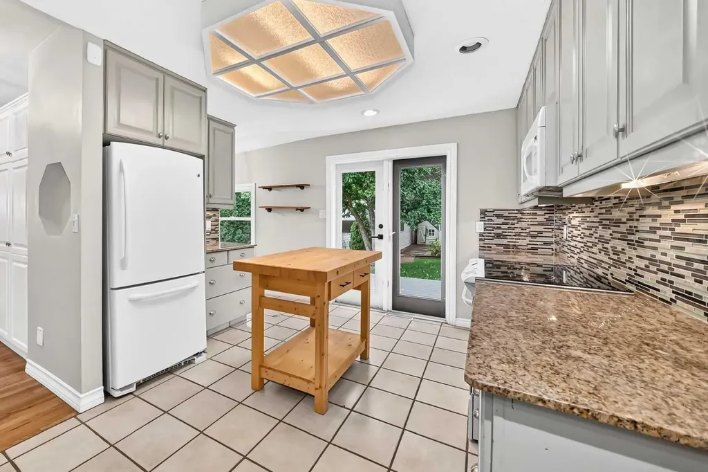 3721 44a Avenue Red Deer AB T4N 3K5