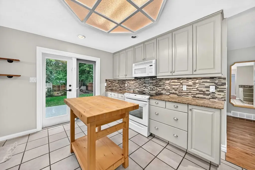3721 44a Avenue Red Deer AB T4N 3K5