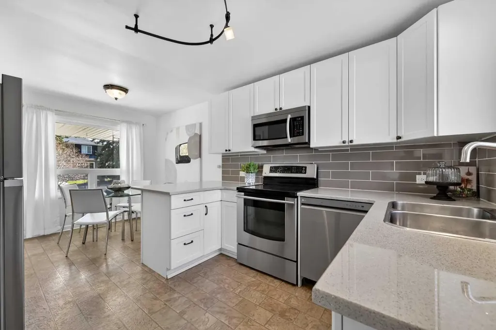 3112 34 Avenue SW Calgary AB T3E 0Z1