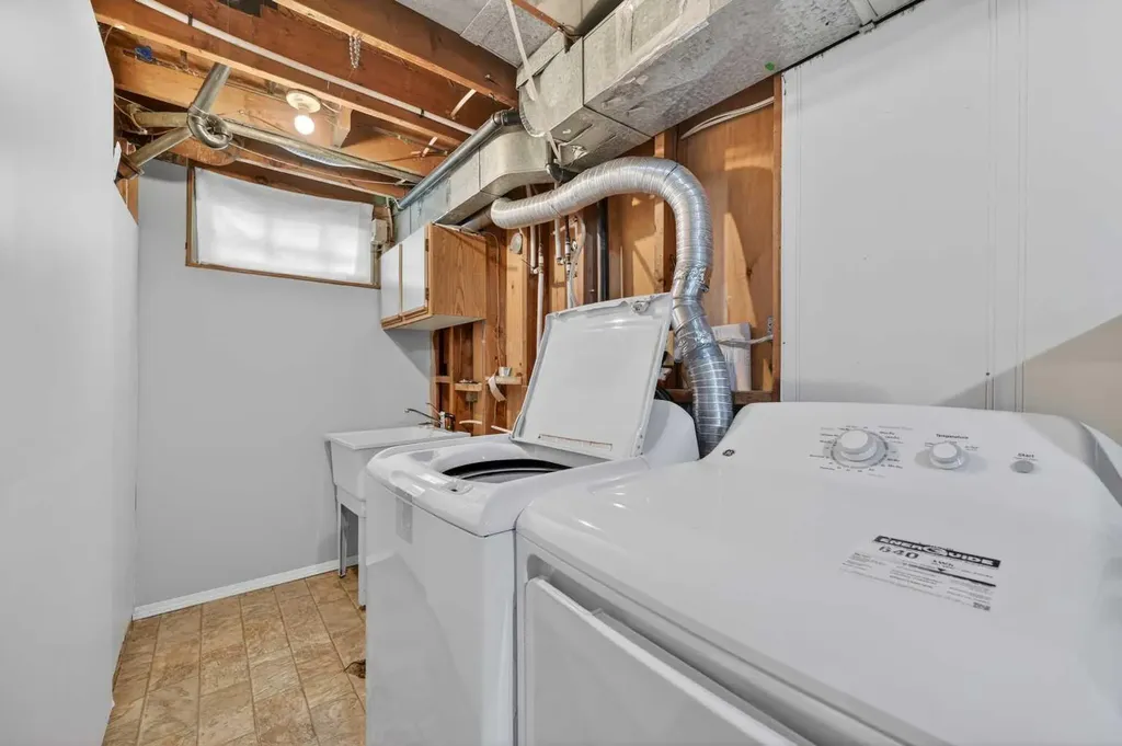 3112 34 Avenue SW Calgary AB T3E 0Z1