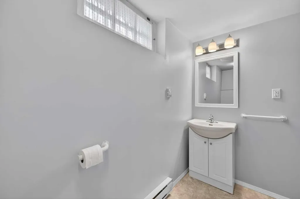 3112 34 Avenue SW Calgary AB T3E 0Z1