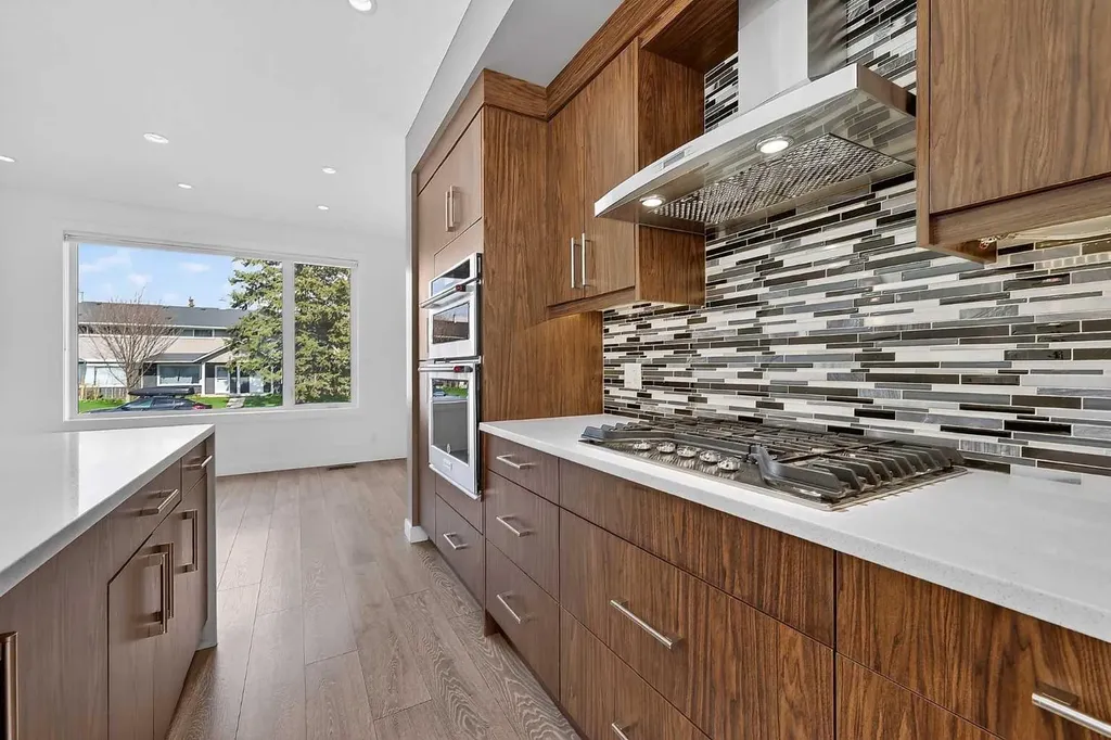 935 Regal Crescent NE Calgary AB T2E 5G8