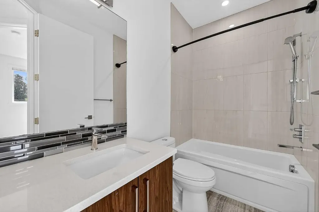 935 Regal Crescent NE Calgary AB T2E 5G8