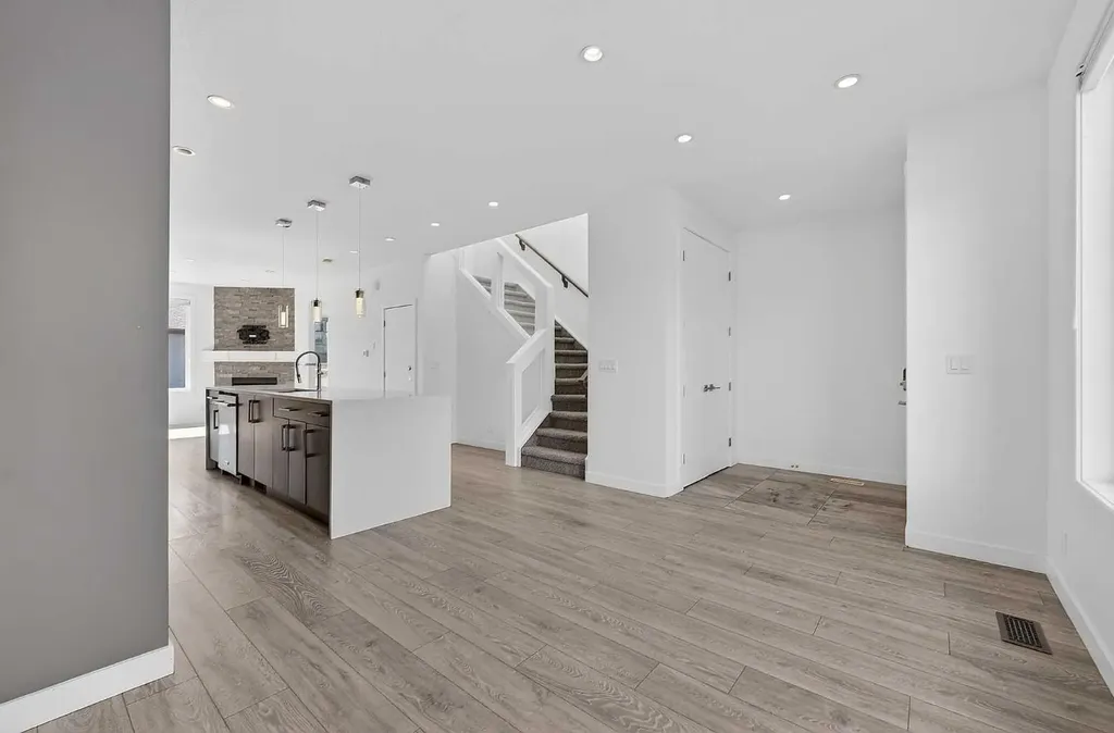 935 Regal Crescent NE Calgary AB T2E 5G8