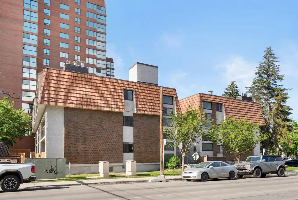 305 25 Avenue SW Calgary AB T2S 0L3