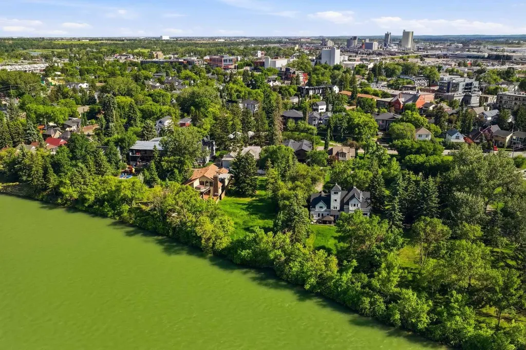 10 Major Stewart Lane SE Calgary AB T2G 5R6