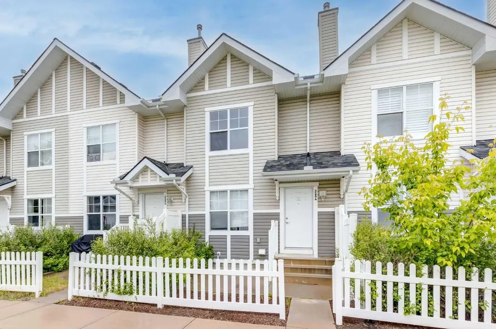 3294 New Brighton Gardens SE Calgary AB T2Z 0Y1