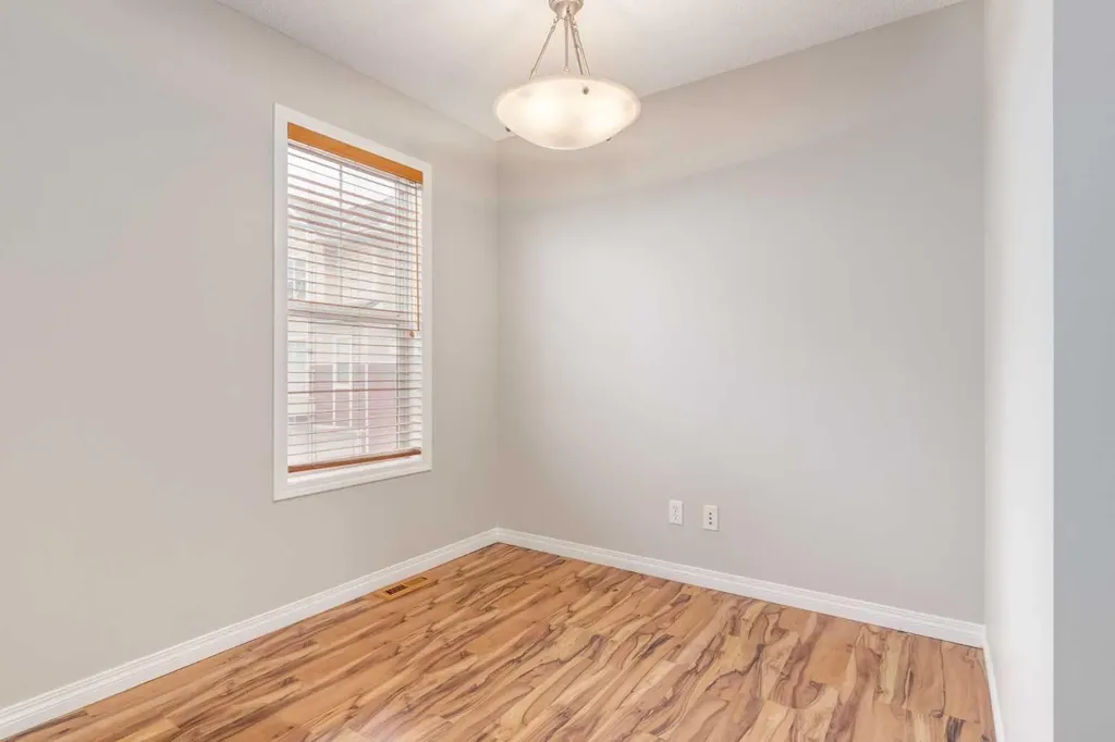3294 New Brighton Gardens SE Calgary AB T2Z 0Y1