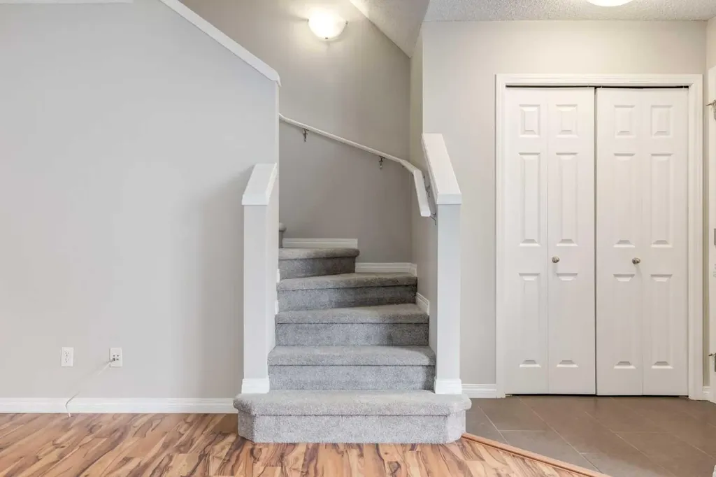 3294 New Brighton Gardens SE Calgary AB T2Z 0Y1