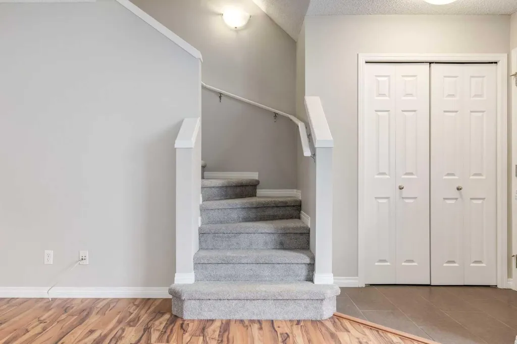 3294 New Brighton Gardens SE Calgary AB T2Z 0Y1