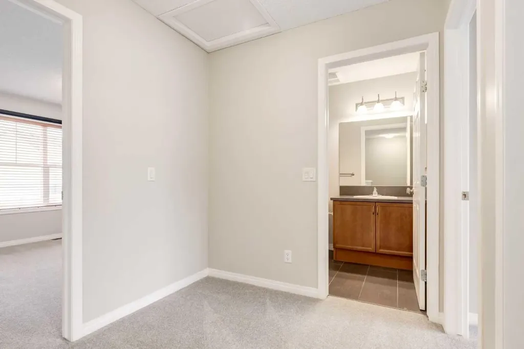 3294 New Brighton Gardens SE Calgary AB T2Z 0Y1