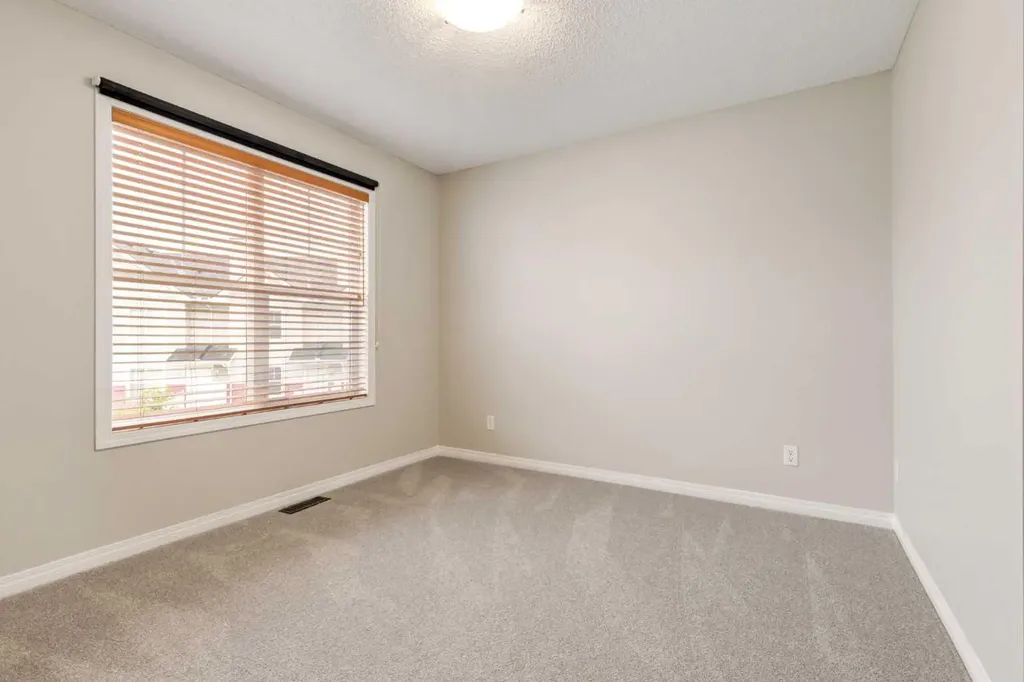 3294 New Brighton Gardens SE Calgary AB T2Z 0Y1