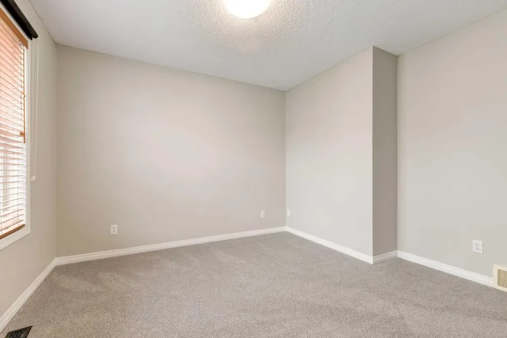 3294 New Brighton Gardens SE Calgary AB T2Z 0Y1