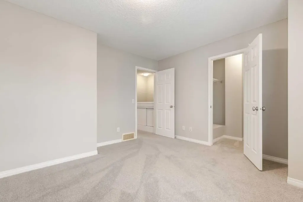 3294 New Brighton Gardens SE Calgary AB T2Z 0Y1