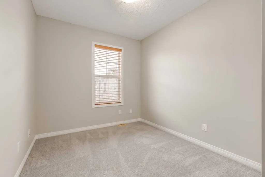 3294 New Brighton Gardens SE Calgary AB T2Z 0Y1