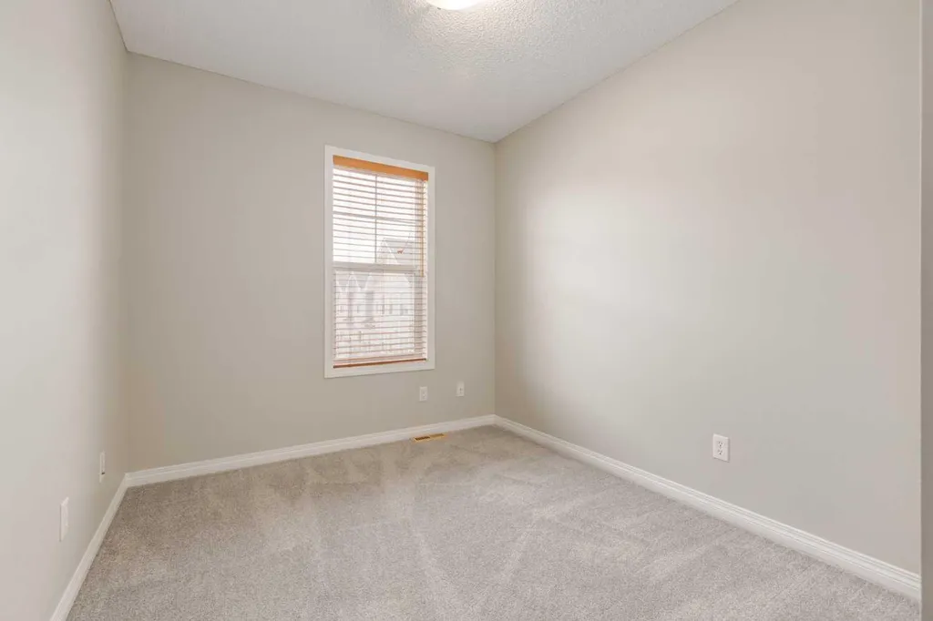 3294 New Brighton Gardens SE Calgary AB T2Z 0Y1