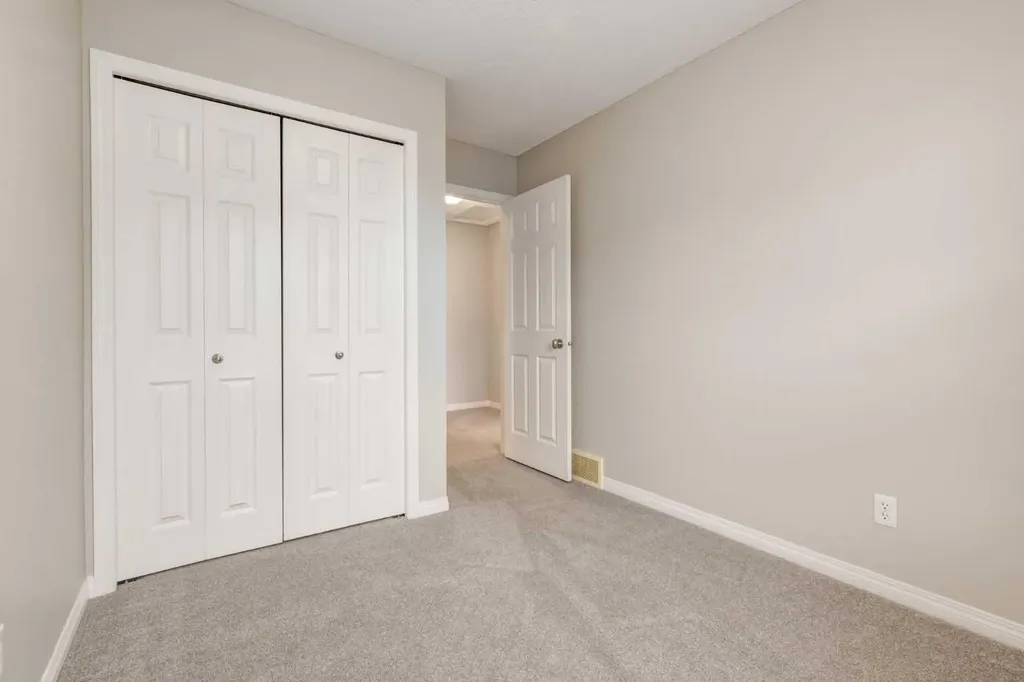 3294 New Brighton Gardens SE Calgary AB T2Z 0Y1