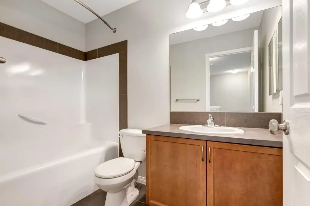 3294 New Brighton Gardens SE Calgary AB T2Z 0Y1