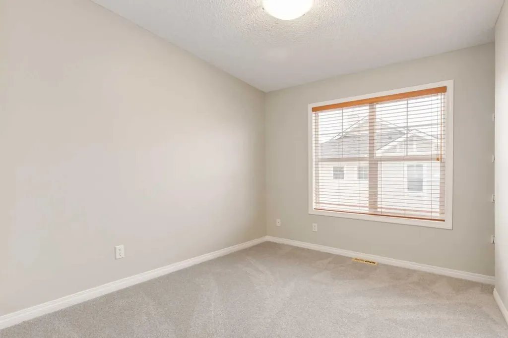 3294 New Brighton Gardens SE Calgary AB T2Z 0Y1