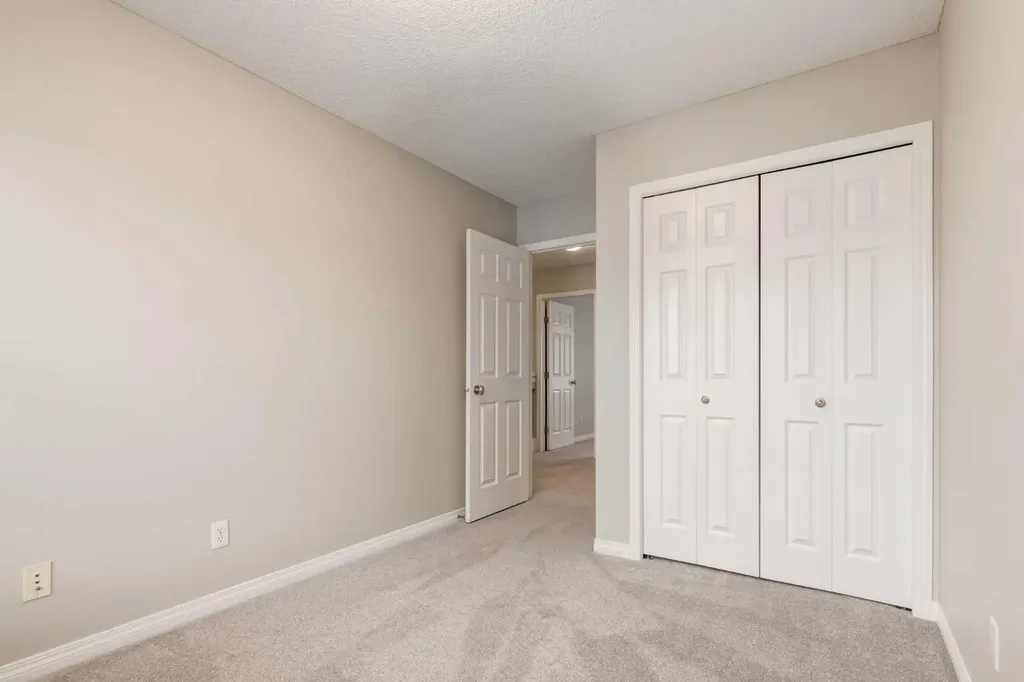 3294 New Brighton Gardens SE Calgary AB T2Z 0Y1