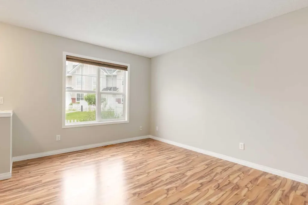 3294 New Brighton Gardens SE Calgary AB T2Z 0Y1