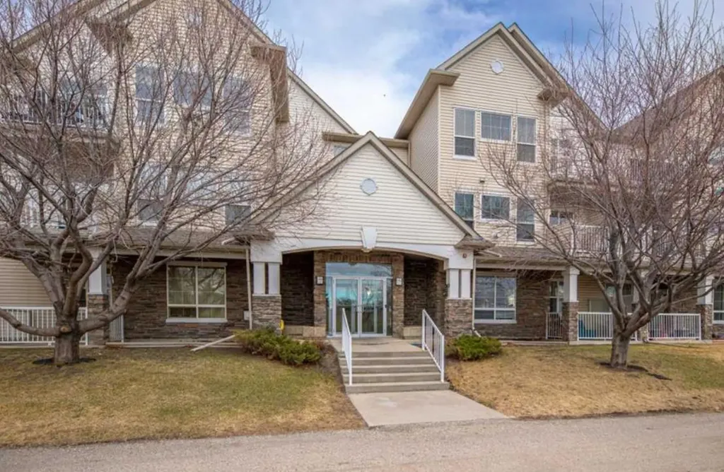 1000 Applevillage Court SE Calgary AB T2A7Z4