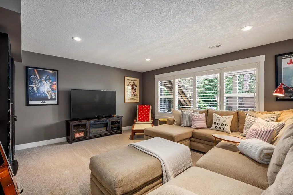 1213 Hillcrest Manor Estates Strathmore AB T1P 0B9