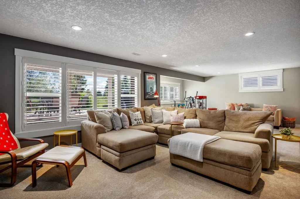 1213 Hillcrest Manor Estates Strathmore AB T1P 0B9