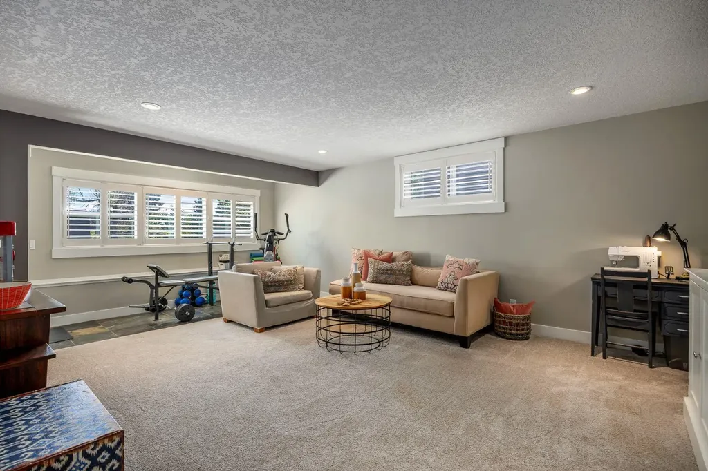 1213 Hillcrest Manor Estates Strathmore AB T1P 0B9