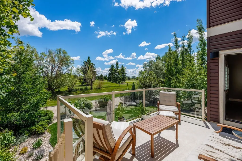 1213 Hillcrest Manor Estates Strathmore AB T1P 0B9