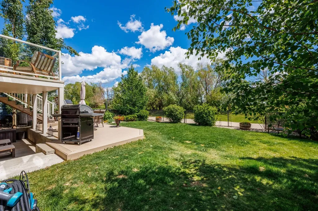 1213 Hillcrest Manor Estates Strathmore AB T1P 0B9