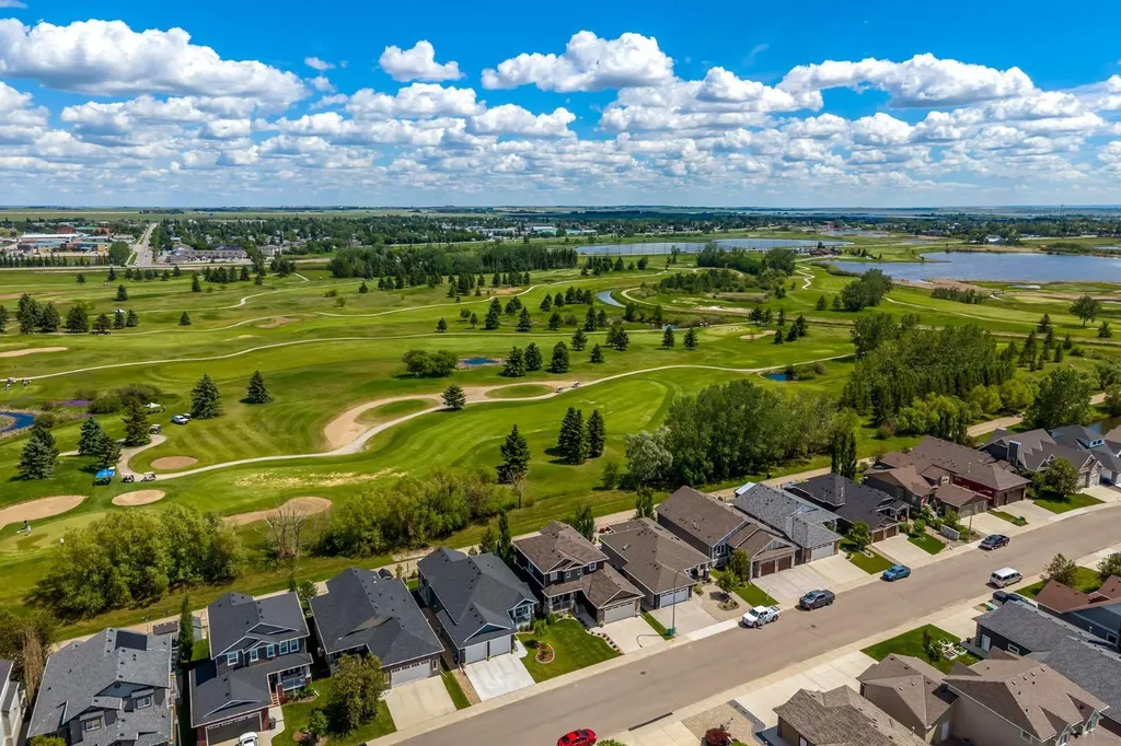 1213 Hillcrest Manor Estates Strathmore AB T1P 0B9