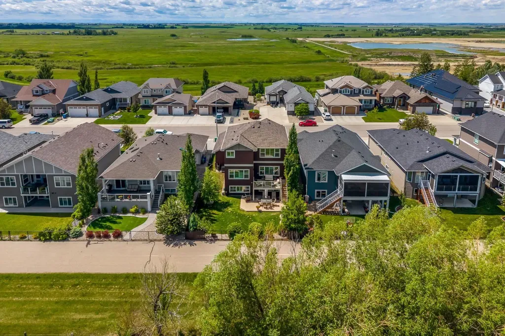 1213 Hillcrest Manor Estates Strathmore AB T1P 0B9