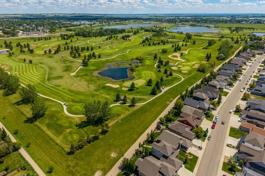 1213 Hillcrest Manor Estates Strathmore AB T1P 0B9