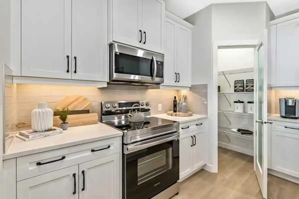 1324 Alpine Avenue SW Calgary AB T2Y1H8