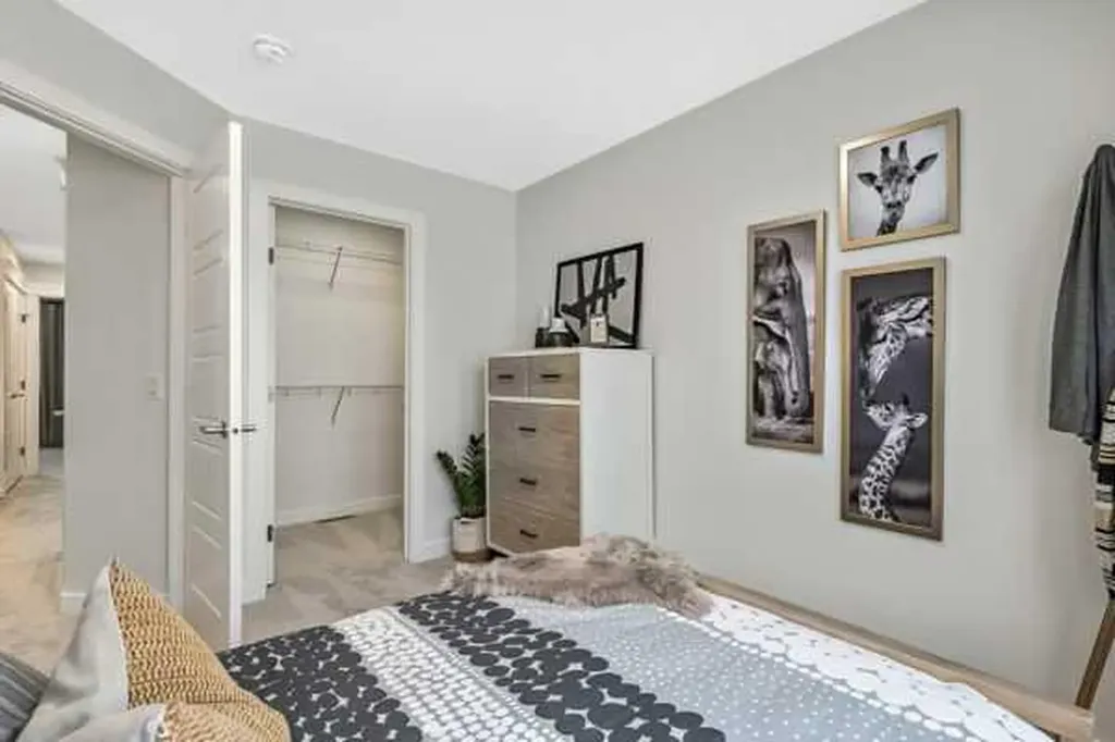 1324 Alpine Avenue SW Calgary AB T2Y1H8