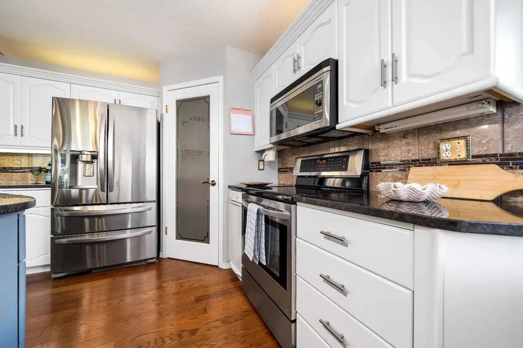 3023 Cottonwood Way SW Medicine Hat AB T1B 4J6