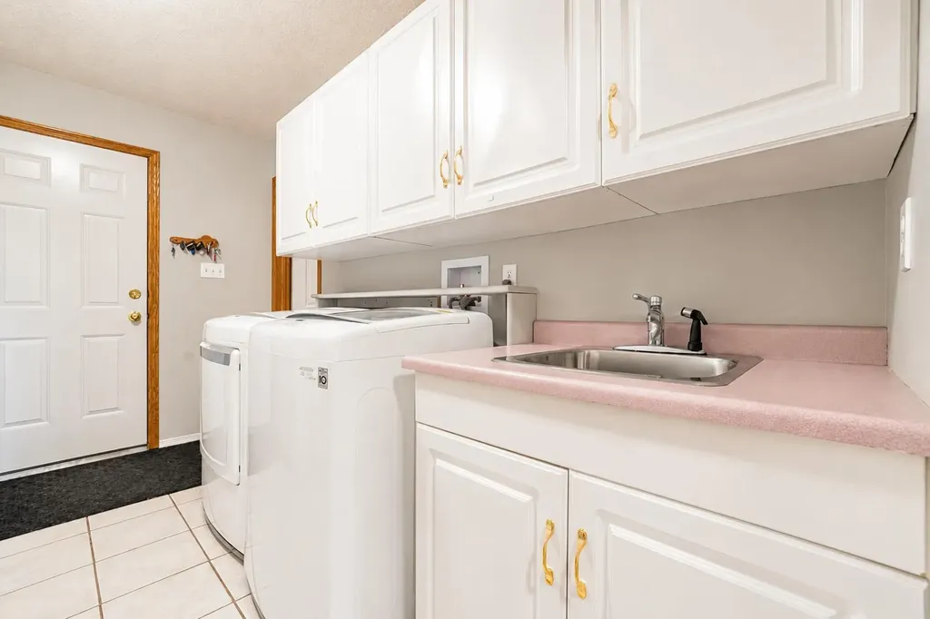 3023 Cottonwood Way SW Medicine Hat AB T1B 4J6