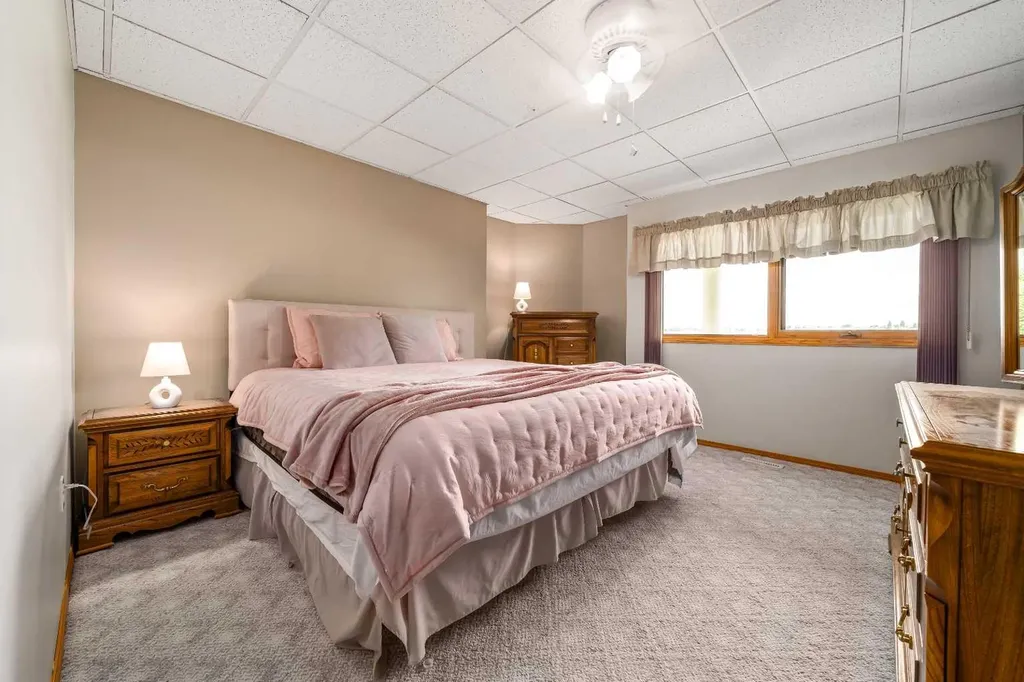 3023 Cottonwood Way SW Medicine Hat AB T1B 4J6