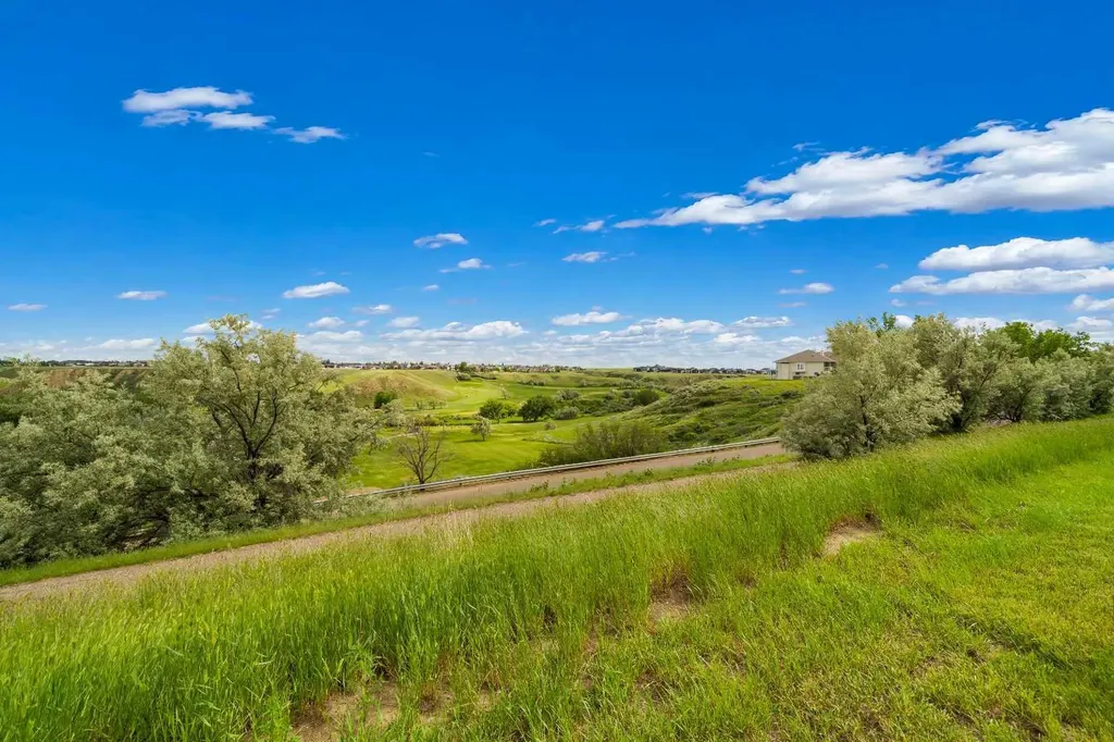 3023 Cottonwood Way SW Medicine Hat AB T1B 4J6