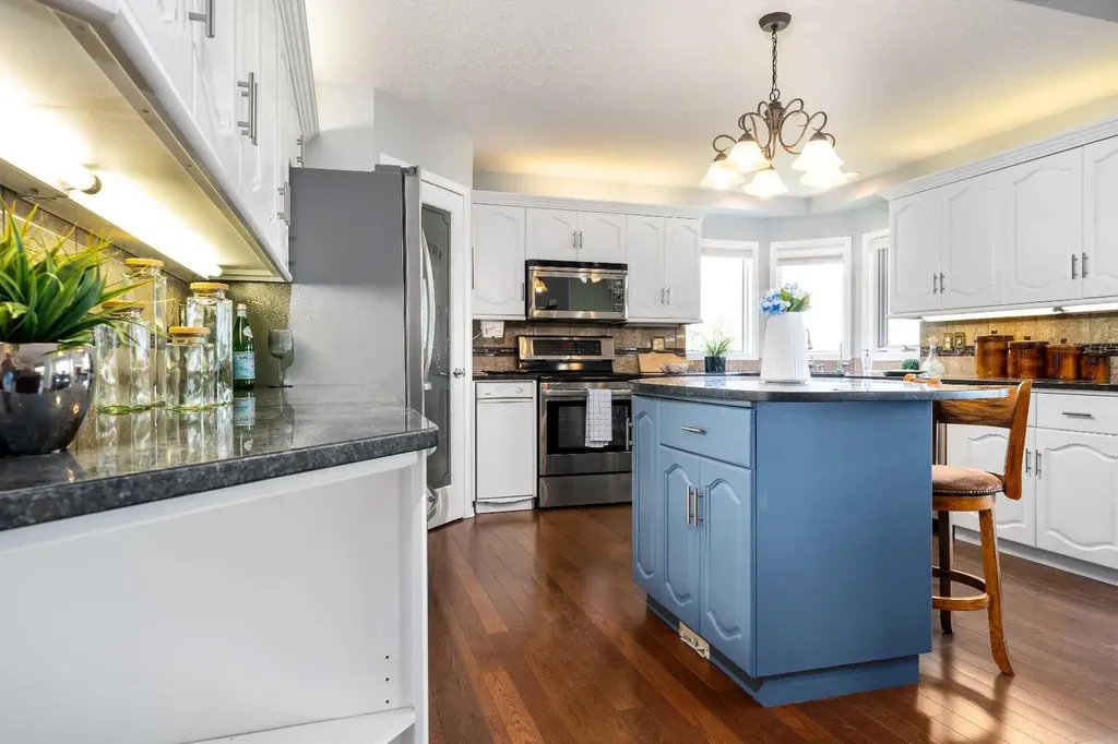 3023 Cottonwood Way SW Medicine Hat AB T1B 4J6