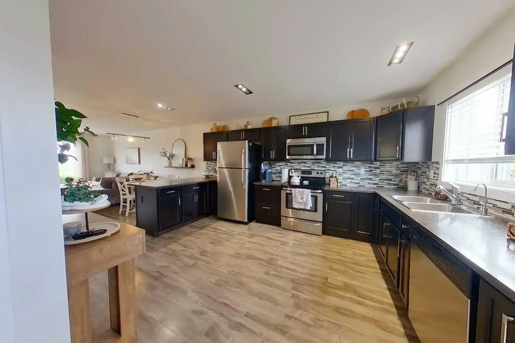 345 17 Street E Brooks AB T1R 1R3